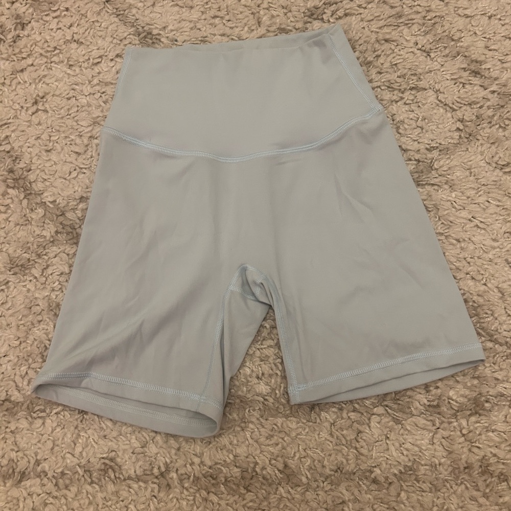 Kamo Fitness FearherLite Enhance Shorts 6”, size small.